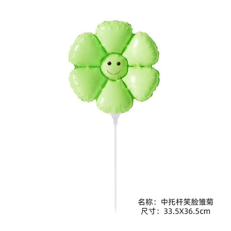 太陽の花の笑顔の花の風船は手を持って小さいデイジーの露店を持ってひまわりのアルミニウムの膜を押して空の卸売りの花を漂っています。|undefined