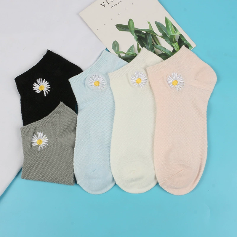 Летние тонкие дышащие носки с вышивкой, впитывают пот и запах.