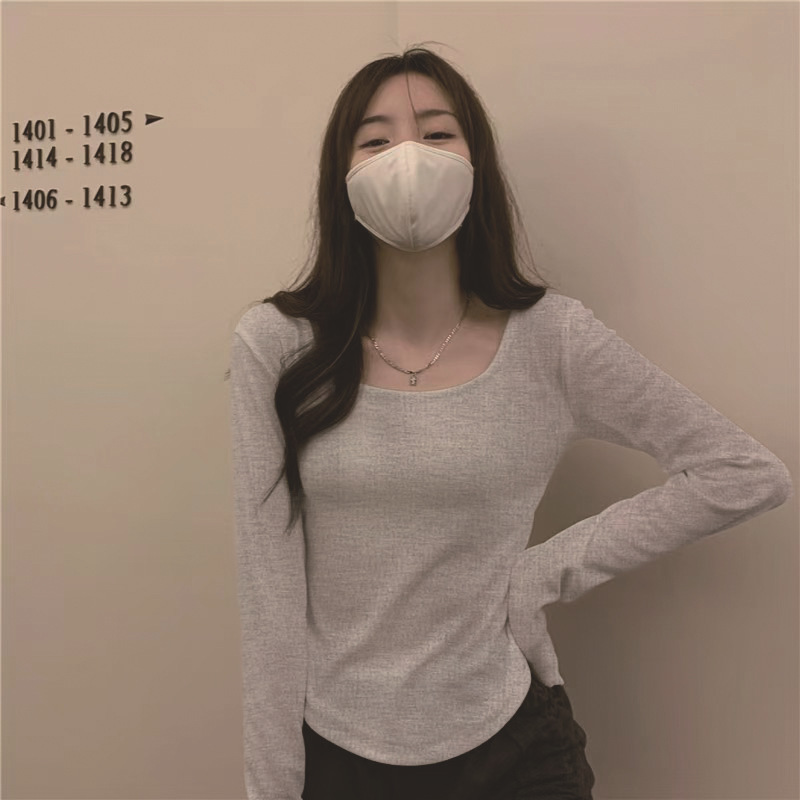 밝은 회색