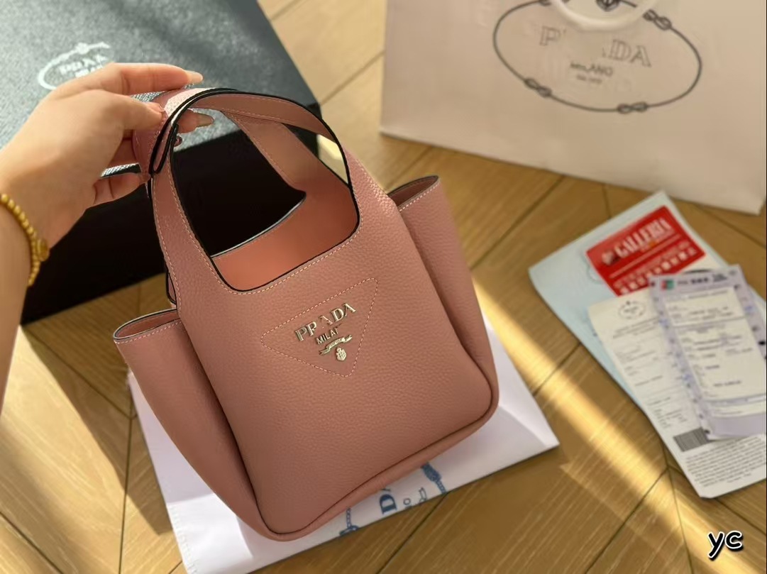 2024P Home Vegetable Basket Nuevo estilo Mini bufanda de seda Bolso de cubo Bolso de piel de vaca real Bolso de mujer de pie de capacidad al por mayor