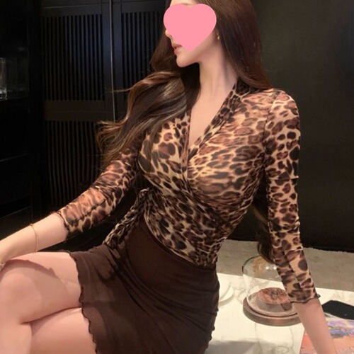 Early autumn, light luxury, high-end feeling, slimming, foreign style, leopard print, long-sleeved strap shirt + hip skirt two-piece set