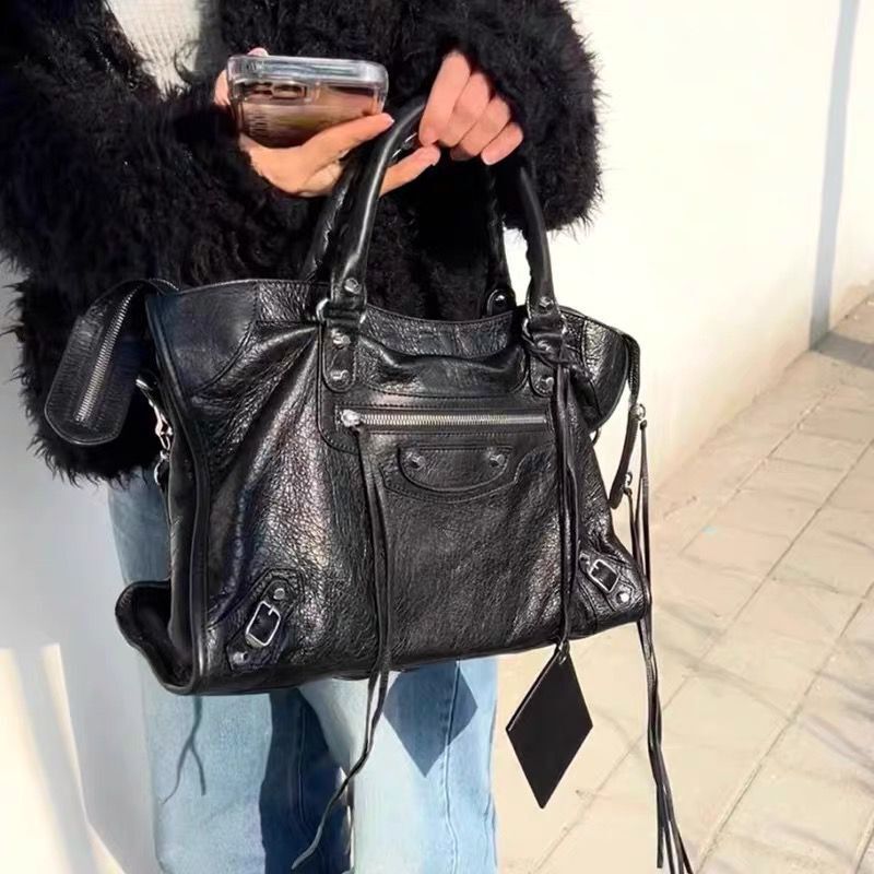 26 New Models of Le City Studded Motorcycle Bags, Dark Retro French-Style Tote Bags, First-Layer Cowhide Crossbody Handbags