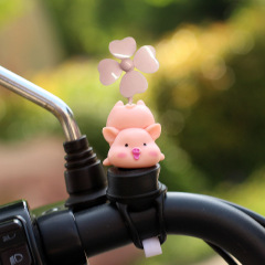 爆発的なかわいい風車自転車の電気自動車のオートバイの装飾品の新型の自動車の置物のネットの赤い漫画の動物