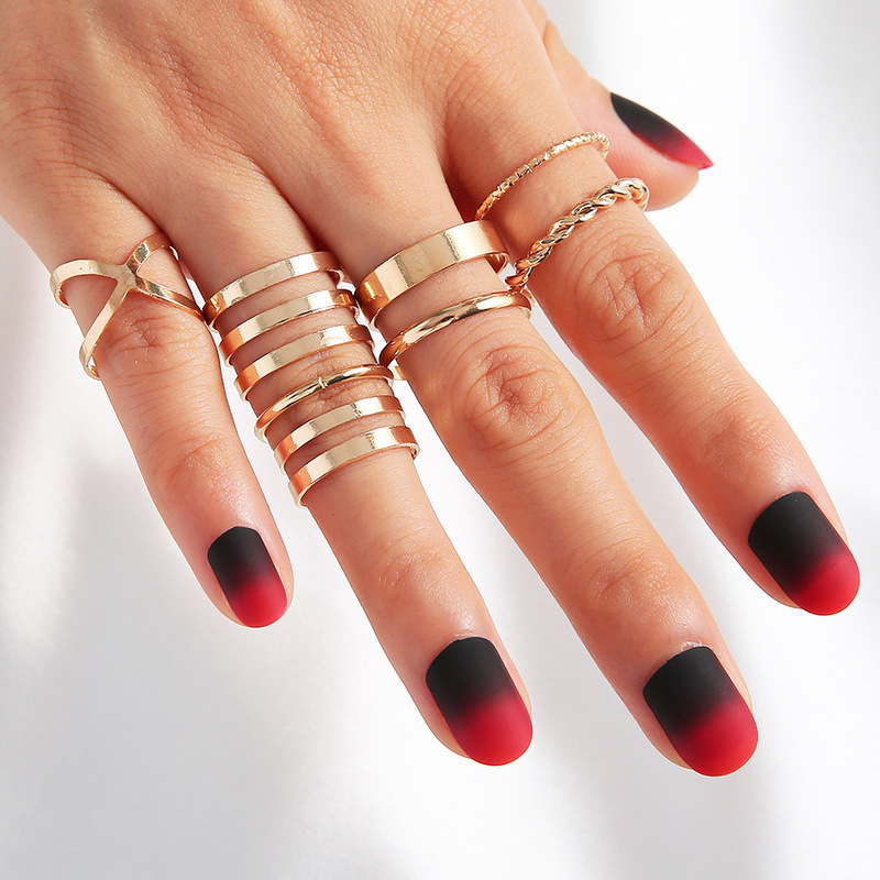 Funkelnder Ring für Damen, mit romantischem Flair gefertigt. Elegant und komfortabel, entworfen, um Ihren Charme zu unterstreichen. Ein dezentes und dennoch atemberaubendes Schmuckstück für Verabredungen._voghion.com