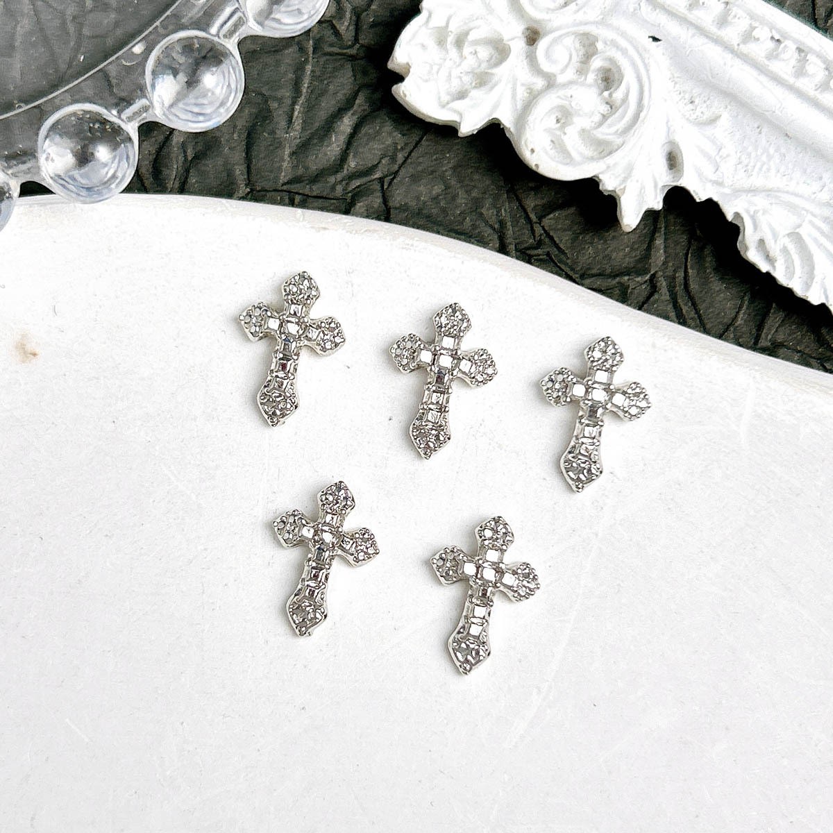 Ventas transfronterizas de joyas de manicuría cruces oro y plata super brillante diamante completo retro punk cruces joyas accesorios diy