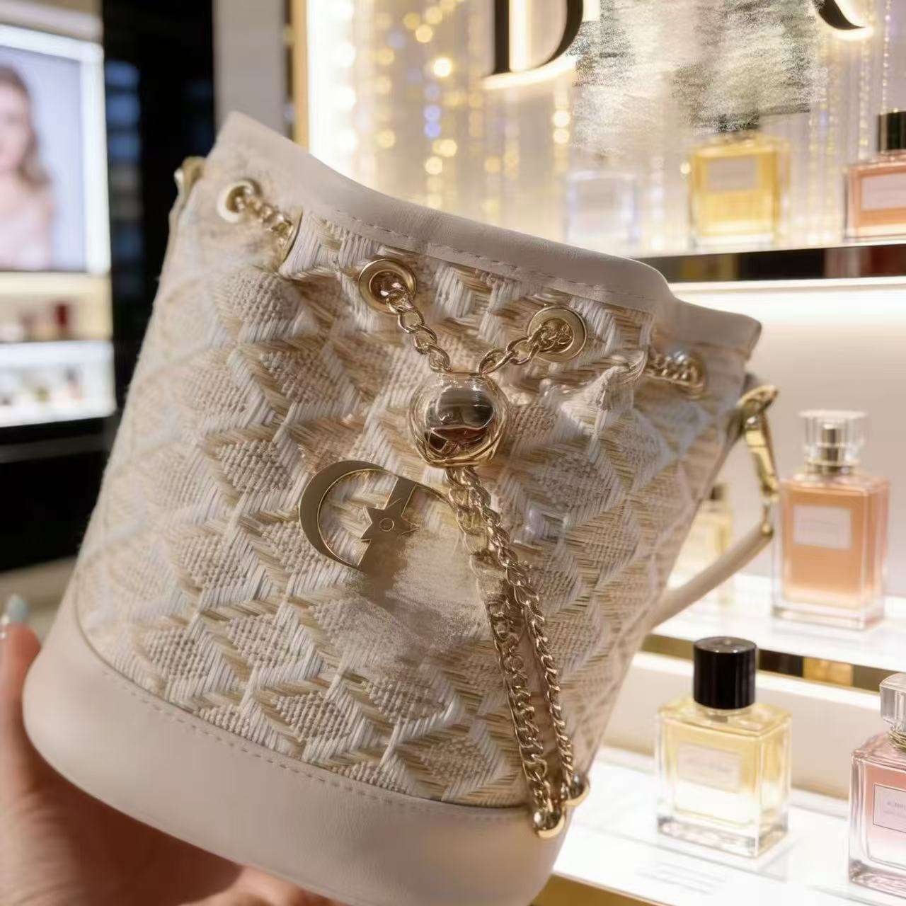 2026 Dijia Perfume Counter Limited Edition Gift: Woven French Elegant Fashion Single-Shoulder Bucket Bag