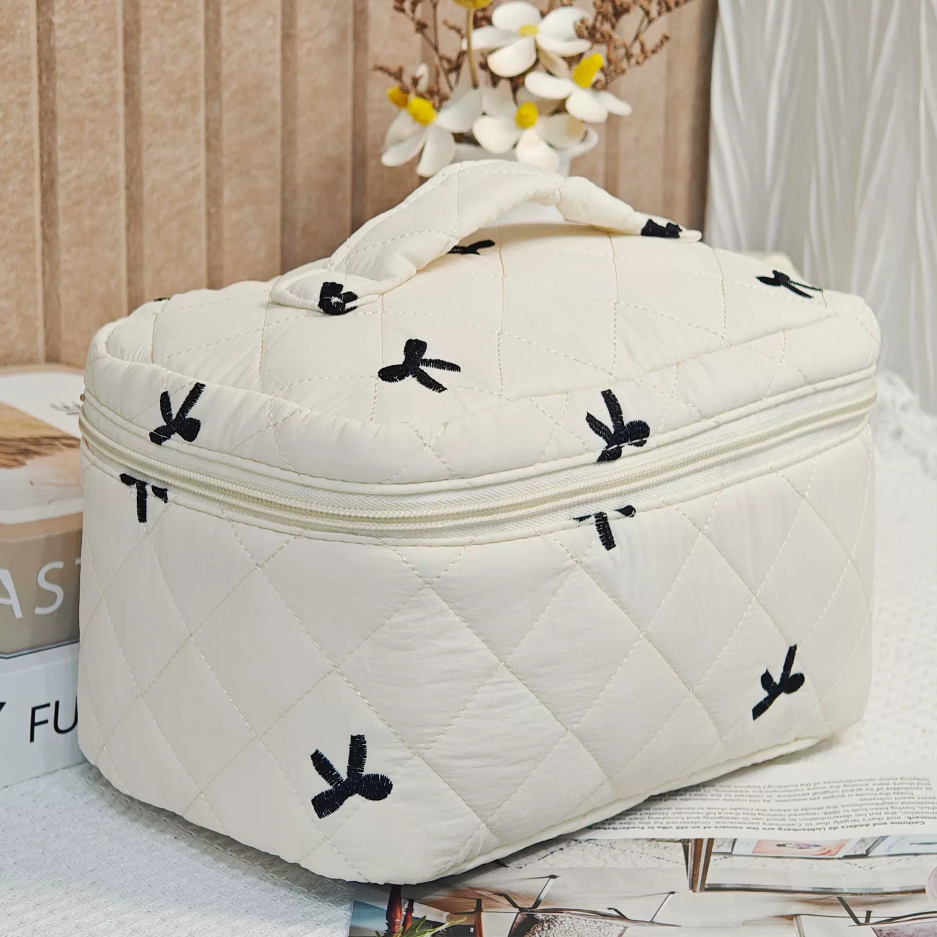 Объемная косметичка с бантом, органайз bag, вышивка