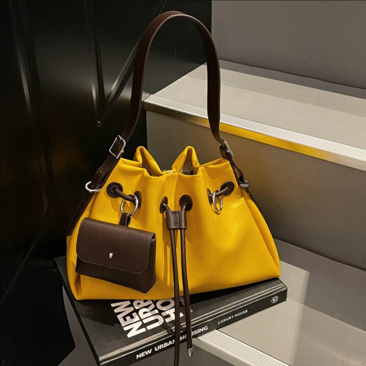Cross-Border Trendy Single-Shoulder Bucket Bag for Women 2026 New Style High-End Versatile Underarm Bag Elegant Commuter Crossbody Bag Cross-Border Trendy Single-Shoulder Bucket Bag for Women 2026 New Style High-End Versatile Underarm Bag Elegant Commuter Crossbody Bag