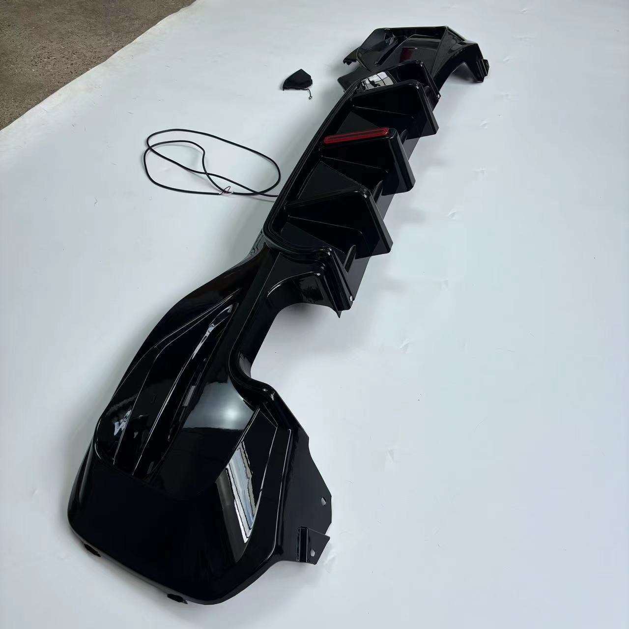 Suitable for BMW 1 Series F20 rear lip with lights, square light car modification rear spoiler tail lip parts for 15-19 models