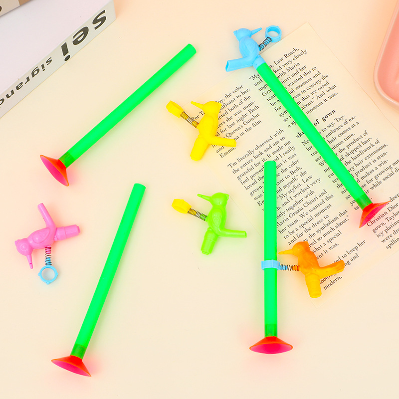 Educación temprana práctica de rompecabezas para niños lindos, pájaro carpintero escalador divertido, silbato de juguete, escultura de arena, puesto de juguete al por mayor