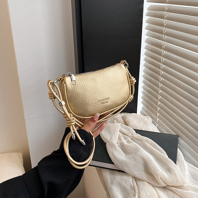 Fashion Small Square Bag for Women 2025 Korean Version High-End Pebbled Texture Underarm Bag Versatile Casual Shoulder Crossbody Bag Fashion Small Square Bag for Women 2025 Korean Version High-End Pebbled Texture Underarm Bag Versatile Casual Shoulder Crossbody Bag