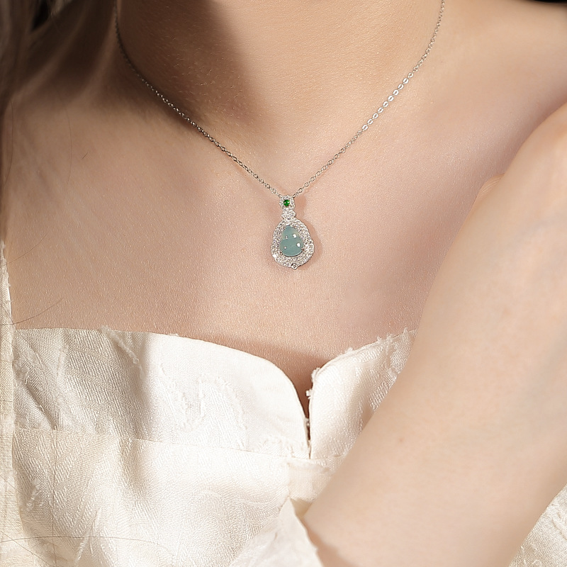 Mặt dây chuyền bạc S925 hình hươu đính đá zircon xanh ngọc lục bảo — Mặt dây chuyền đơn (không có dây chuyền)