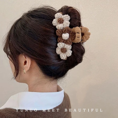 Autumn and winter new style hand-knitted wool flower grabber for the back of the head large shark clip hairpin hair accessories for women