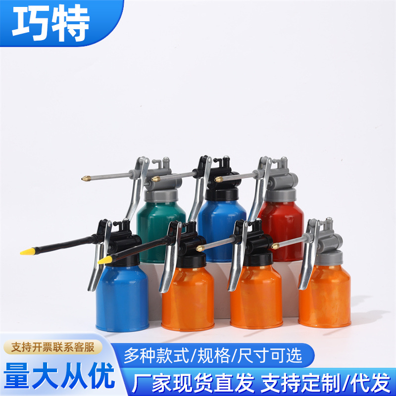 Cross-Border Spot Oil Pot Transparent Refueling Pot Plastic Spray Pot Large Capacity Long Mouth Oil Pot High Pressure Metal Model
