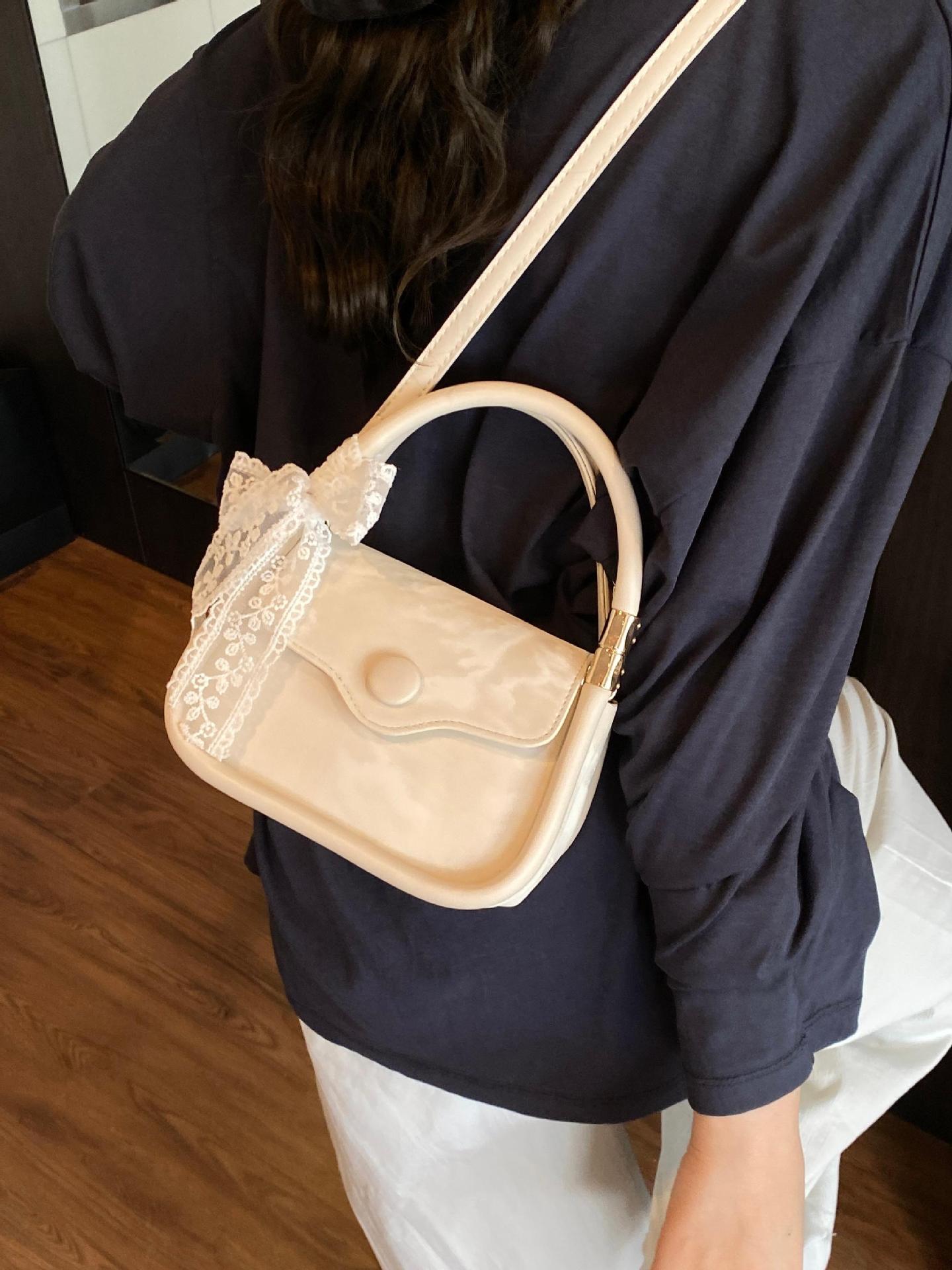 Bolso cuadrado pequeño de mano de estilo occidental de moda para mujer 2025 nuevo bolso de hombro casual de todo fósforo bolso de mensajero de alta calidad transfronterizo