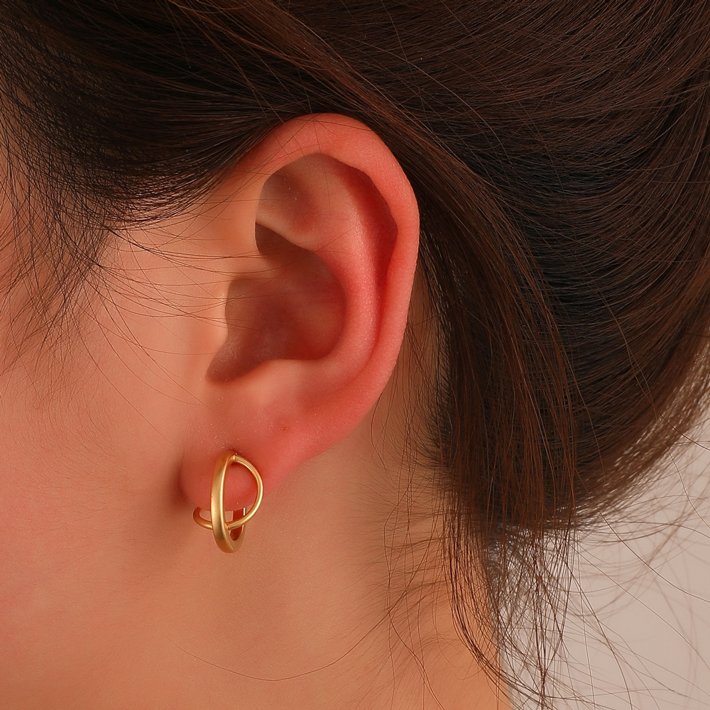 Retro fashion hollow Cshaped geometric irregular copper earringspicture1