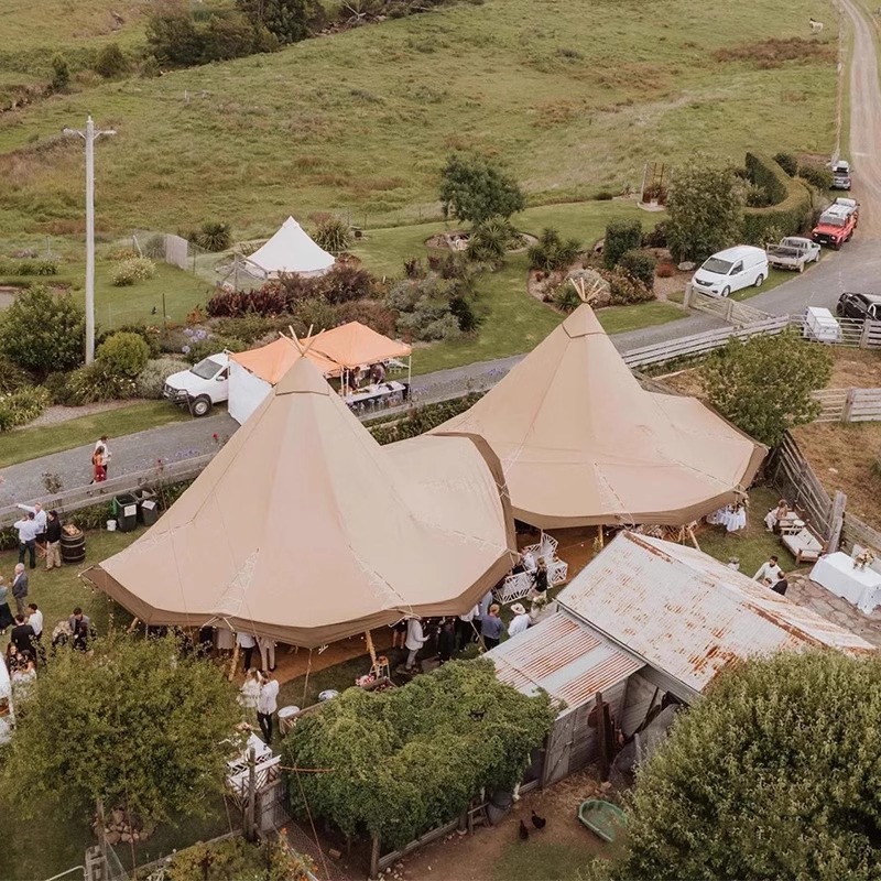 Indian Straw Hat Hotel Restaurante Camping