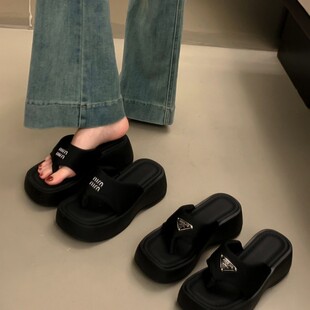 Internet Celebrity Thick-Soled Flip-Flops for Women's Summer Outer Wear 2025 New Style with Skirt Heightening Black Beach Sandals
