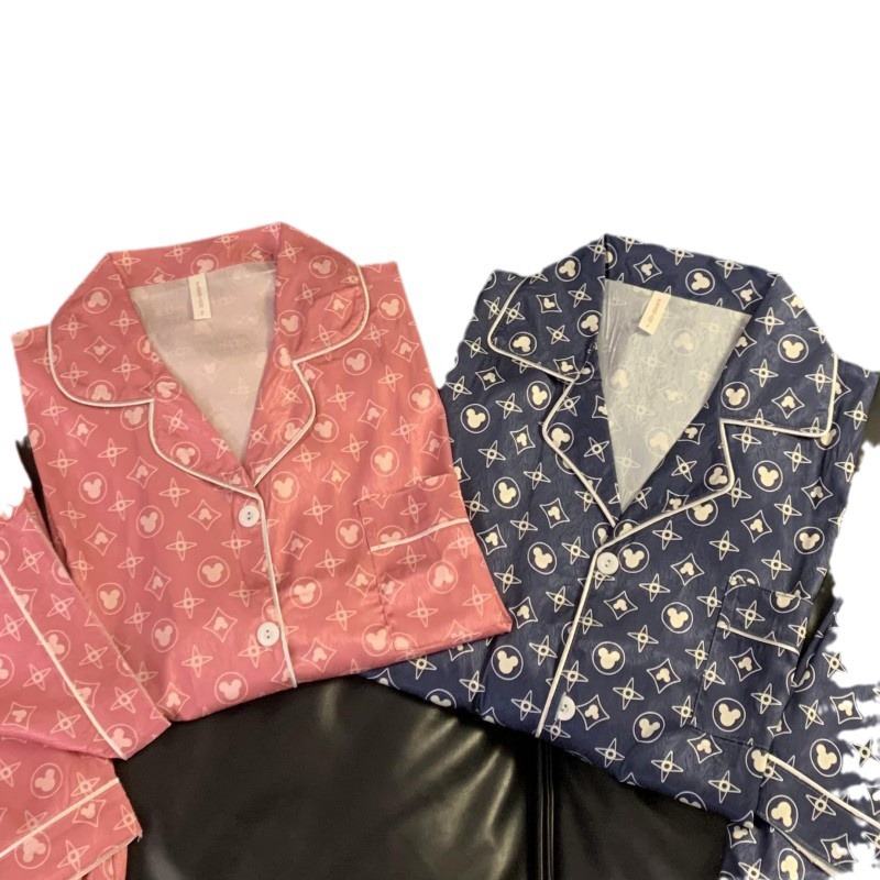 Los pijamas japoneses de Mickey usan un hombre y una mujer de primavera y otoño de manga larga de seda de hielo de alto grado sentido más el tamaño de invierno