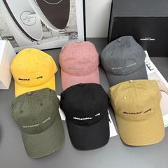 新型野球帽の子供はソフトトップの屋外で日焼け止めの日よけ帽子のファッション的なアルファベットに合わせてアヒルの舌帽子の日よけ帽子をつけます。