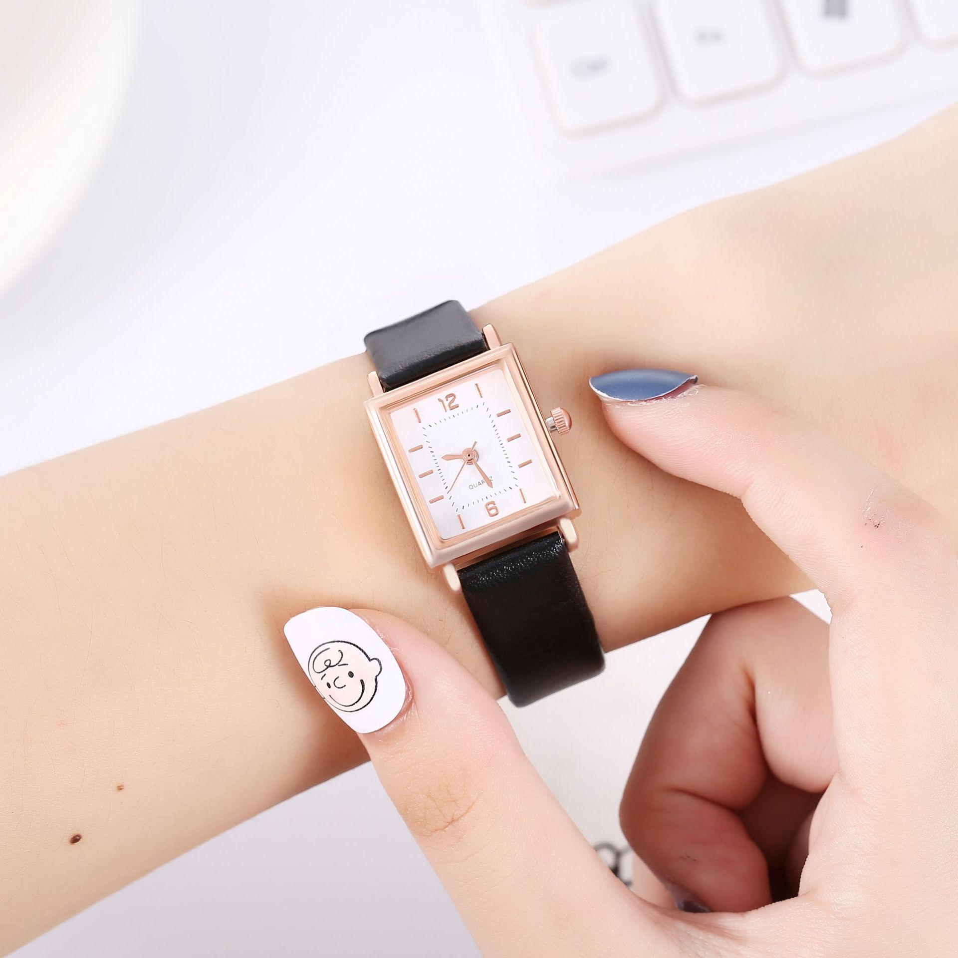 New Women's Fashion Rose Gold Square Case Digital Scale Belt Quartz Watch_voghion.com