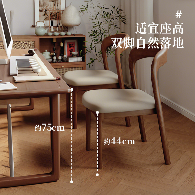 Silla de comedor de madera maciza medieval de color negro de nuez de madera de cera blanca italiana simple ligera silla de alta sensación silla de mesa de comedor casera