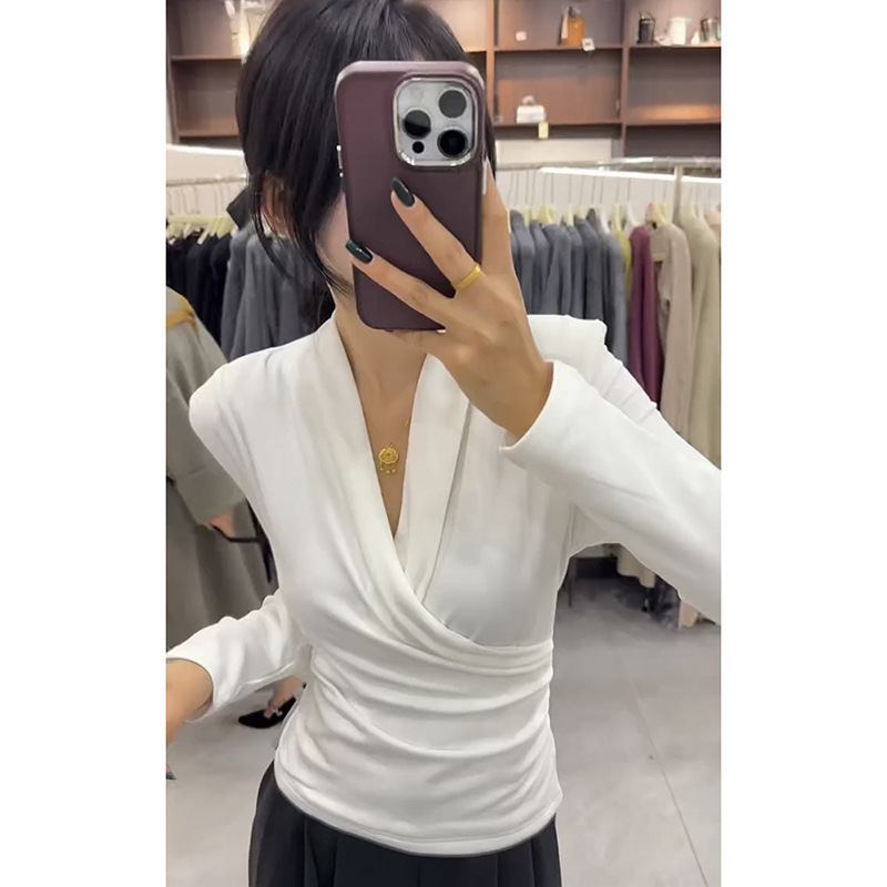 法式洋气别致V领小上衣女2025冬季新款纯色高级感显瘦打底衫T恤潮|undefined