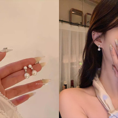 925銀針ジルコン真珠イヤリング女性の贅沢な大衆気質高級感ピアスレトロなネットレッドの新しいアクセサリー