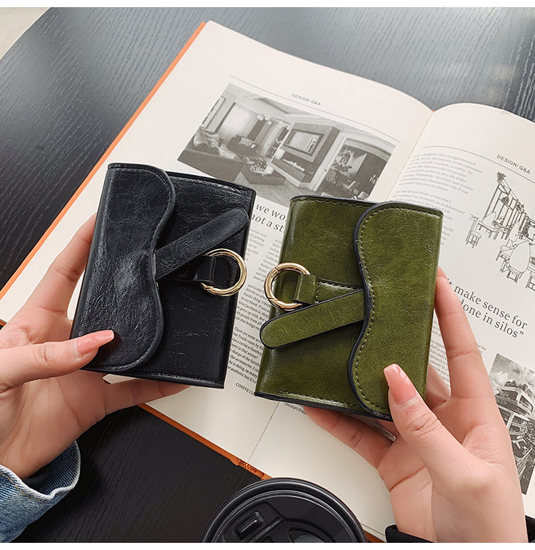 2021 New Retro Small Wallet Korean Version Simple Multi-card Folding Coin Purse display picture 3