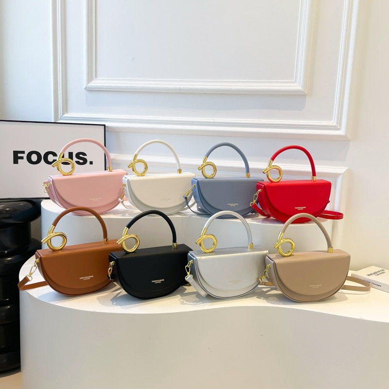 High-end Designer Saddle Bag Versatile Women's Shoulder Handbag_voghion.com