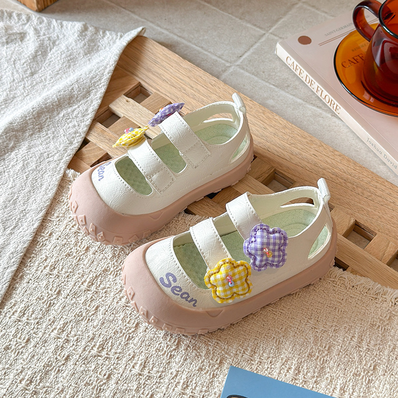 Niñas sandalias deportivas Baotou 2026 verano nuevo niño flor princesa zapatos zapatillas de chicas hueco zapatillas casuales
