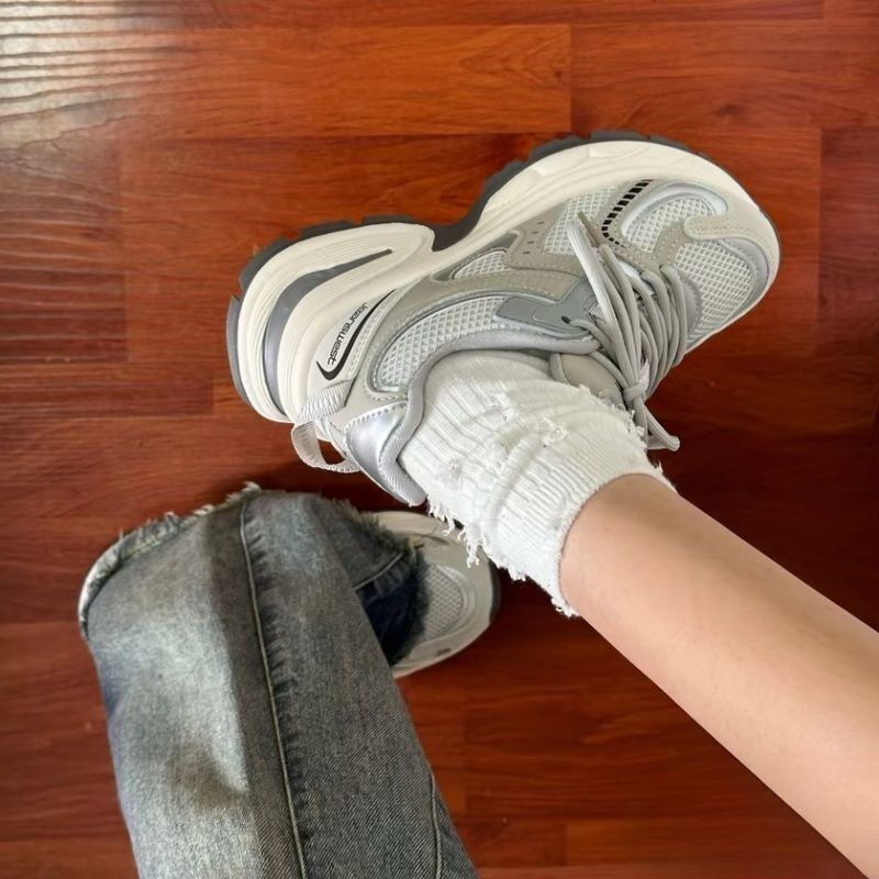 Silver-gray women's sneakers, versatile dad shoes, casual breathable running shoes, same style as Yu Shuxin's, makes feet look smaller, mesh upper Silver-gray women's sneakers, versatile dad shoes, casual breathable running shoes, same style as Yu Shuxin's, makes feet look smaller, mesh upper