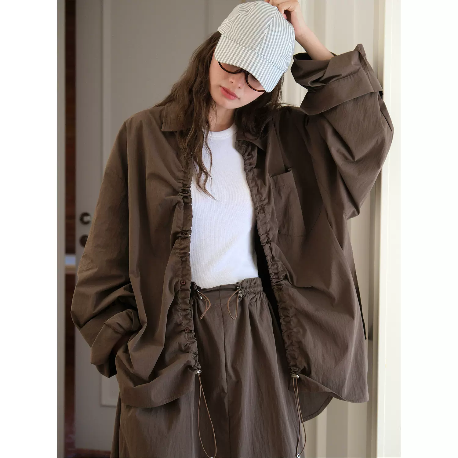 卢浮秋季新款​韩版慵懒设计感门襟抽绳衬衫宽松廓形休闲上衣女