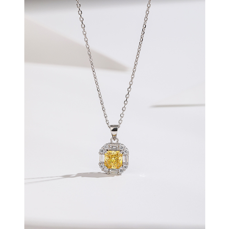S925 plata esterlina hielo flor corte collar cuadrado para las mujeres Luz de lujo de alto grado temperamento nicho de alto carbono diamante colgante clavícula cadena
