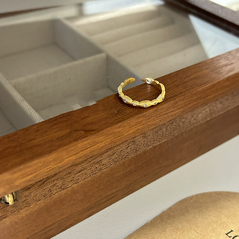 Ring Universal zirconium, diamond-encrusted, light-luxury style