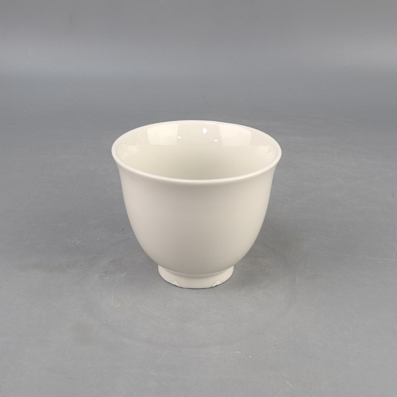 Tazas de café blancas cerámicas de dibujo de flores Latte doméstico simple taza de café de temperatura media europea una taza de café al por mayor