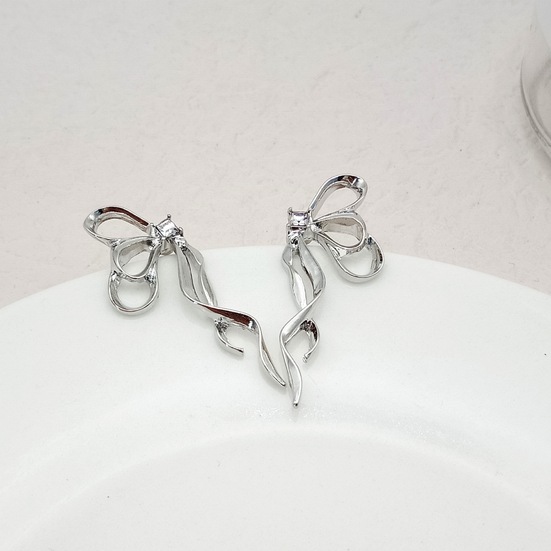 Mode Noeud D'arc Alliage Incruster Strass Boucles D'oreilles display picture 6