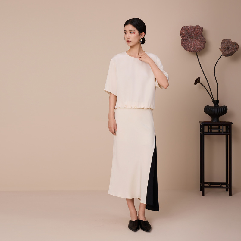 2026 New Silk Top for Women, Loose Fit, Suitable for Work, Mid-Sleeve, Light Luxury, High-End Style, Round Neck, Mulberry Silk, Short Sleeve, Summer 2026 New Silk Top for Women, Loose Fit, Suitable for Work, Mid-Sleeve, Light Luxury, High-End Style, Round Neck, Mulberry Silk, Short Sleeve, Summer