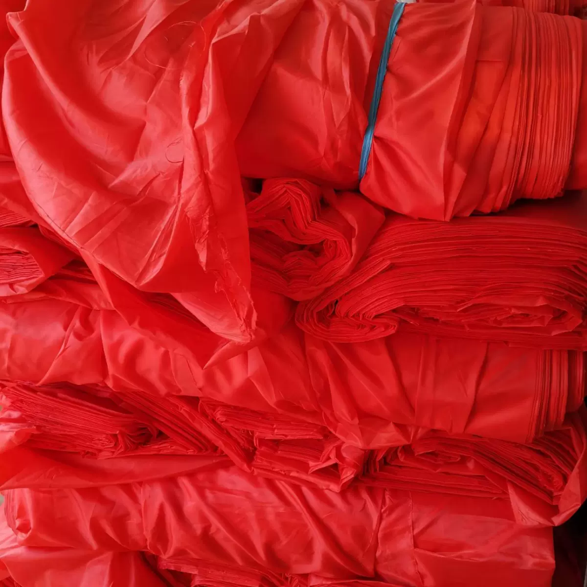 厂家供应190t轻盈纺 时装里料 规格齐全