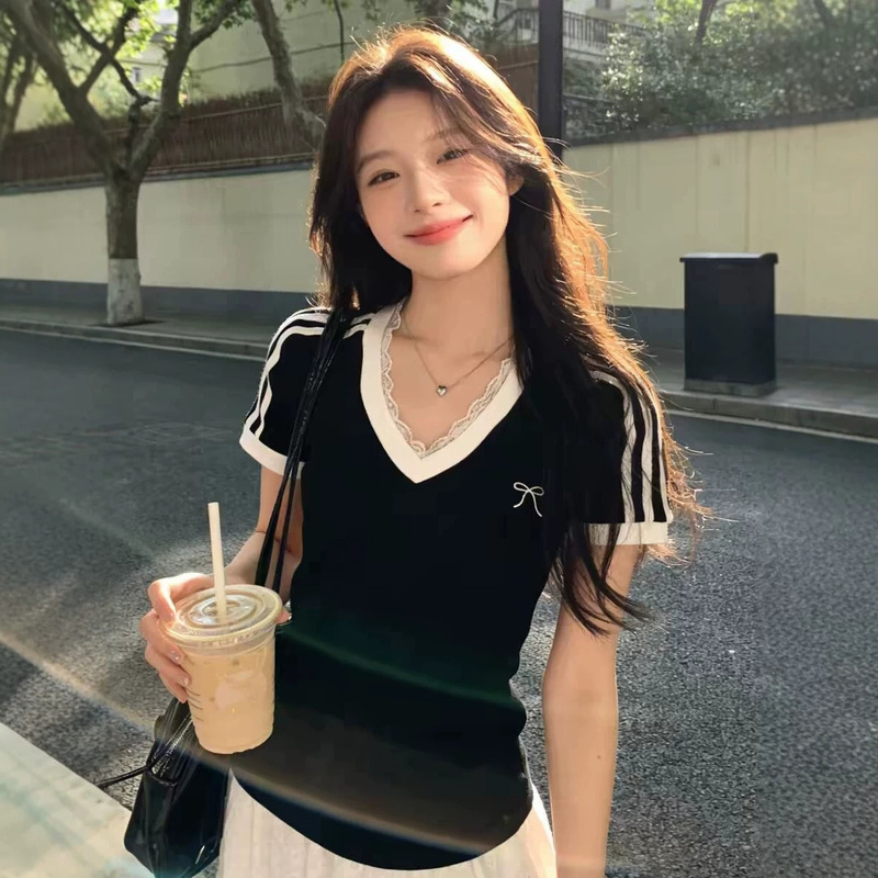 Lace Patchwork V-Neck Short-Sleeve T-Shirt for Women, Summer Korean Style, Slim Fit, Unique Design, Sporty Top