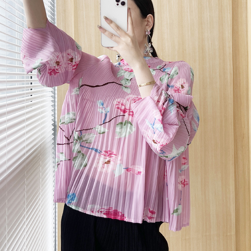 Pleated Tops for Women, Pleated Tops, Spring and Summer 2023, Puff Sleeves, Versatile Round Neck, Fashionable, Casual, Slimming, Elegant T-Shirt Pleated Tops for Women, Pleated Tops, Spring and Summer 2023, Puff Sleeves, Versatile Round Neck, Fashionable, Casual, Slimming, Elegant T-Shirt