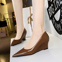 6639-1 Retro style wedge heel high-heeled shoes with shallow mouth and pointed toe for slimming, banquet women's shoes, single shoes, women's wedge heel shoes