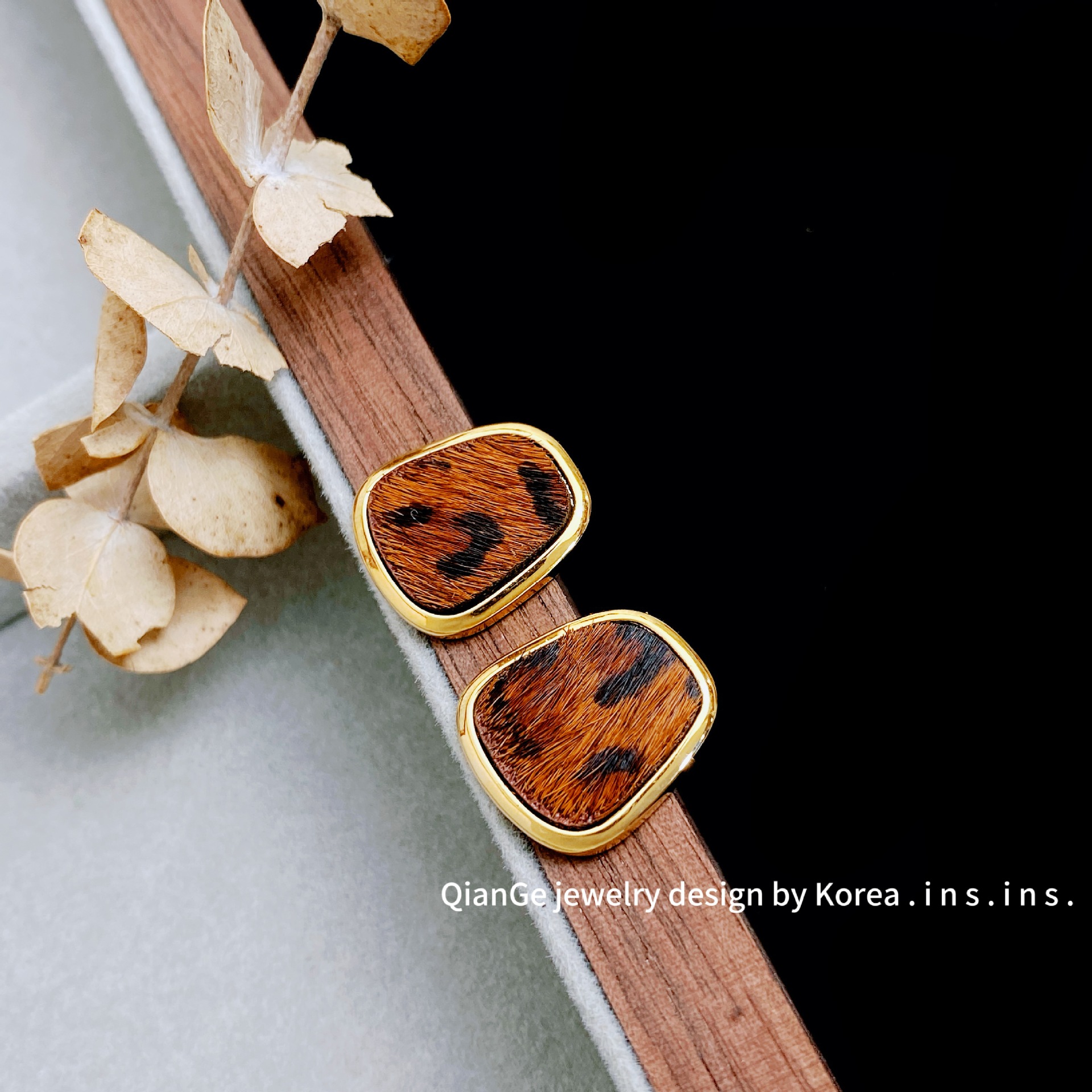 Selected Christmas Gifts Retro Trapezoidal Geometric Horsehair Leopard Print Earrings Women's Simple And Personalized Earrings Dating Gifts
_voghion.com