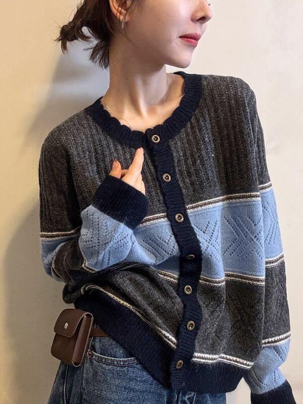Plus-size women's color-block striped knitted cardigan, European style, 2026 autumn new European fashion women's sweater coat Plus-size women's color-block striped knitted cardigan, European style, 2026 autumn new European fashion women's sweater coat