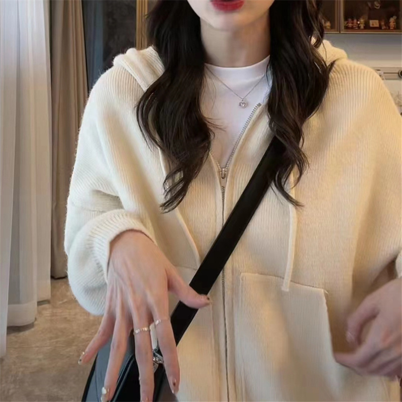The laid-back style loose, casual and versatile sweater jacket is a new fashion hooded knitted cardigan for women in the autumn and winter of 2022 pic 49