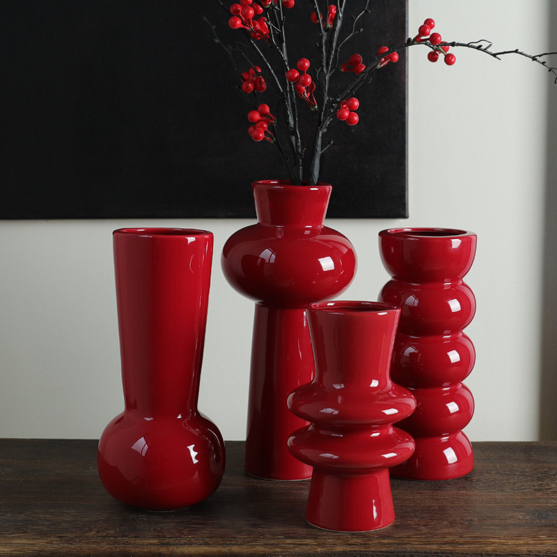 Red Ceramic Vase with a Vintage Style, High-End Feel, Retro Chinese Style, High Aesthetic Value, Wedding Decoration, Small Vase Wholesale