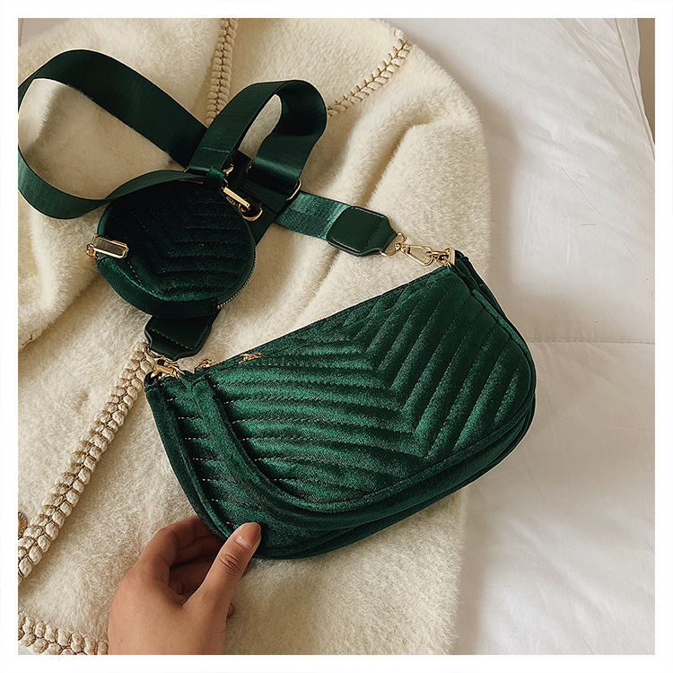 2021 New Autumn And Winter Gold Velvet One-shoulder Wide Shoulder Strap Bag Fashion Casual Messenger Small Bag display picture 19