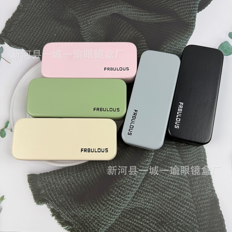 Glasses Case with a High-End Feel, Stylish Cartoon Design, Simple and Pressure-Resistant, Student-Friendly, Suitable for Storing Prescription Glasses and Sunglasses Glasses Case with a High-End Feel, Stylish Cartoon Design, Simple and Pressure-Resistant, Student-Friendly, Suitable for Storing Prescription Glasses and Sunglasses