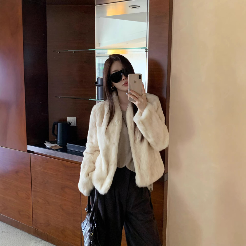 V-Neck Rabbit Fur Coat 2025 Autumn and Winter New Style Short Wide Loose Gentle Style Real Fur Coat for Young Women