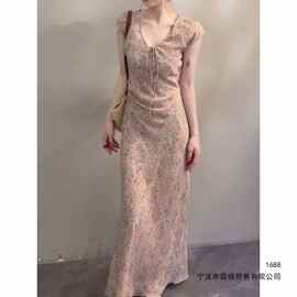 法式绝美漂亮碎花连衣裙2026夏季新款收腰显瘦v领长裙时尚减龄